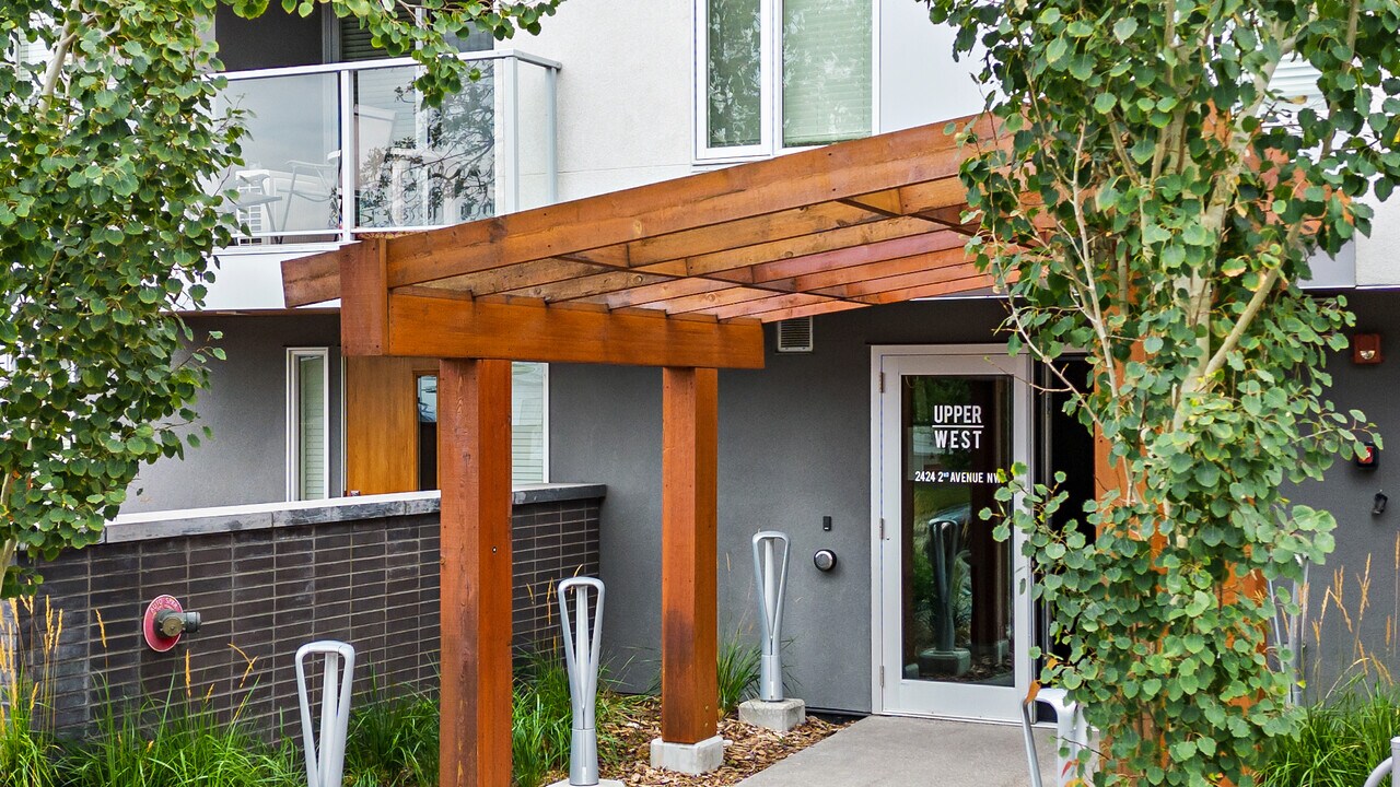 2424 2 Av NW in Calgary, AB - Building Photo
