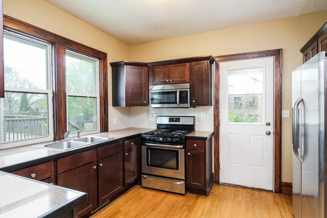 1135 Crescent St NE in Grand Rapids, MI - Building Photo - Building Photo