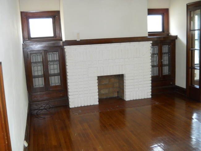 2143 Eldred Ave, Unit 2