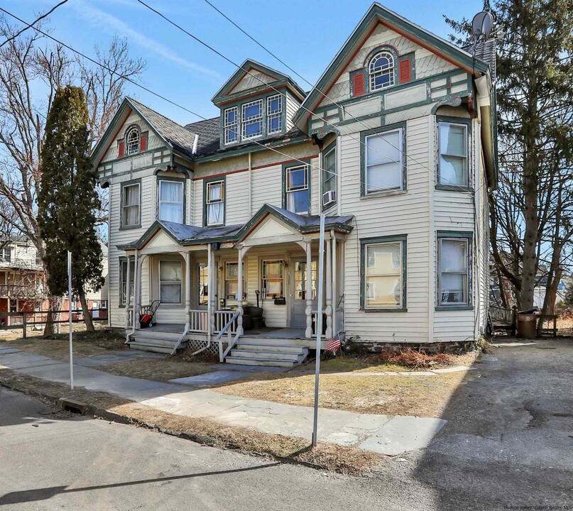 100 Main St in Kingston, NY - Building Photo