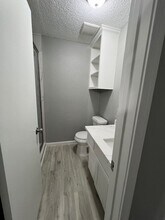 426 Irene Dr in Highlands, TX - Foto de edificio - Building Photo