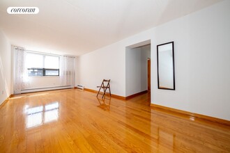 220 Manhattan Ave in New York, NY - Building Photo - Building Photo