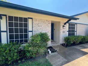 1020 Pleasant Valley Ln in Arlington, TX - Building Photo - Building Photo