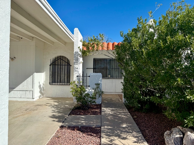 4820 E Fort Lowell Rd in Tucson, AZ - Building Photo - Building Photo