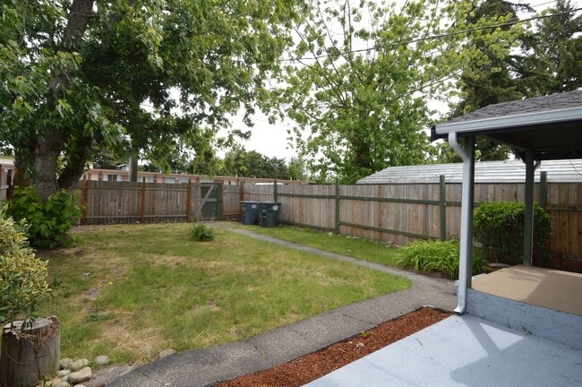 11010 Addison St SW in Tacoma, WA - Building Photo - Building Photo