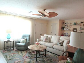 4700 Greencroft Rd in Sarasota, FL - Building Photo - Building Photo