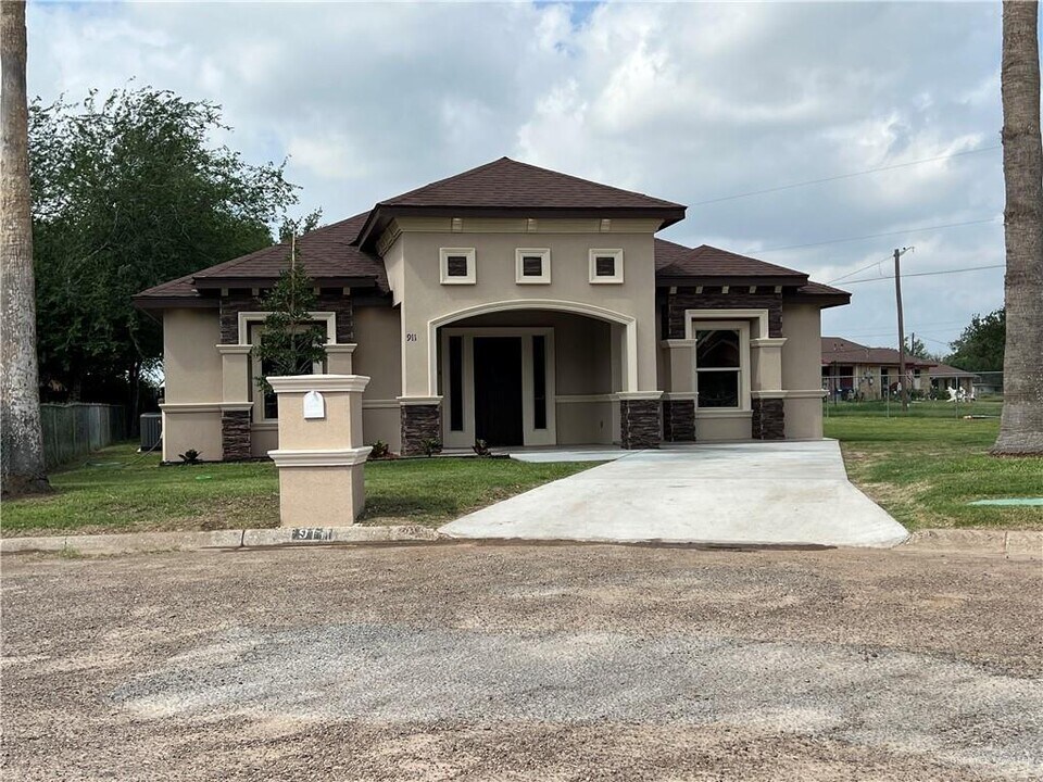 911 S 19th Ave in Edinburg, TX - Building Photo