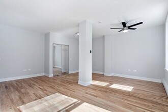 1625 W Howard St in Chicago, IL - Building Photo - Building Photo