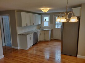 109 Bellwood Rd in Springfield, MA - Building Photo