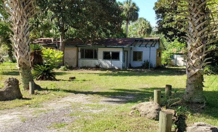 124 Browns Fish Camp Rd in Crescent City, FL - Building Photo