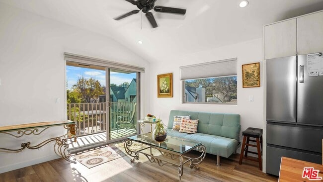 property at 116 S Glenroy Ave