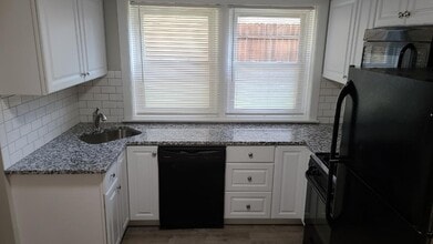 2838 N Drake Ave, Unit G in Chicago, IL - Building Photo - Building Photo