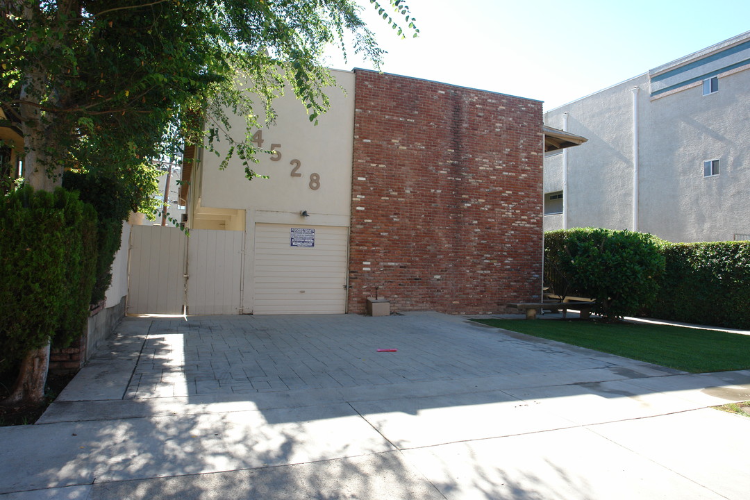 4528 Vista Del Monte Ave in Sherman Oaks, CA - Building Photo