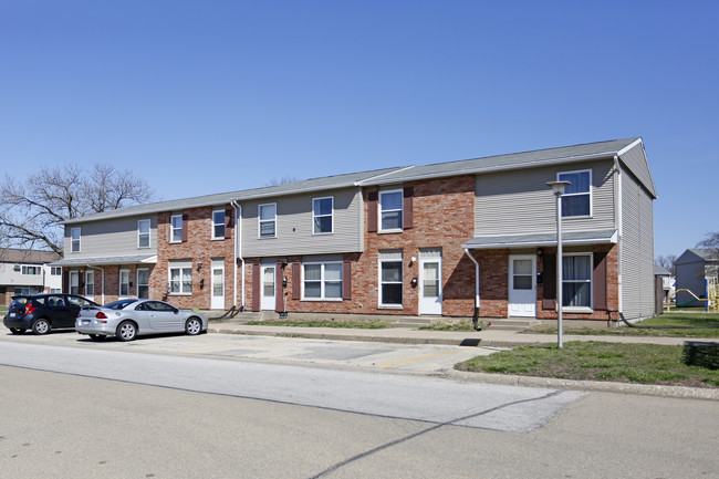 Williamsburg Townhouses in Pekin, IL - Building Photo - Building Photo