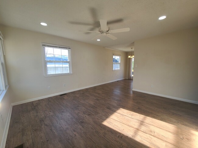 103 Gary Ct in Jacksonville, NC - Building Photo - Building Photo