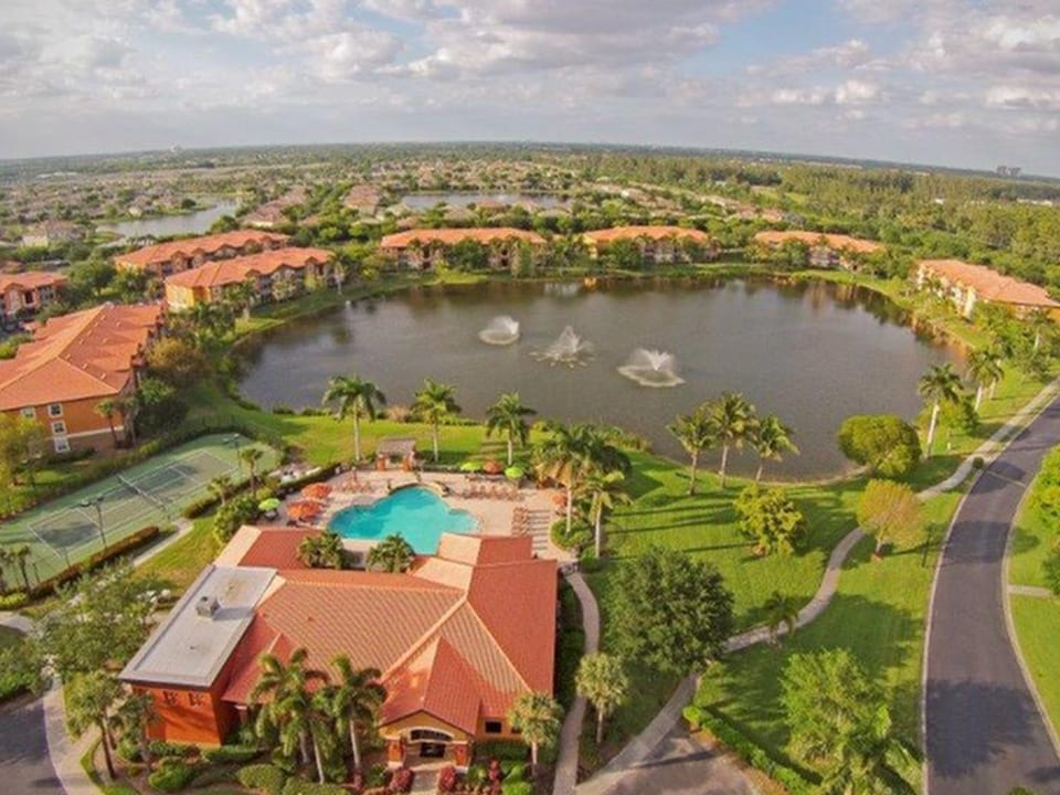 Palms of Monterrey in Ft. Myers, FL - Foto de edificio