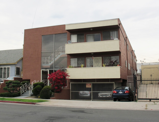 Delilly Apartments in Los Angeles, CA - Building Photo - Building Photo