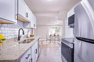 7530 Bloxham Ave in Jacksonville, FL - Building Photo - Building Photo