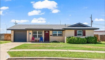 5456 6th Pl in Lubbock, TX - Building Photo