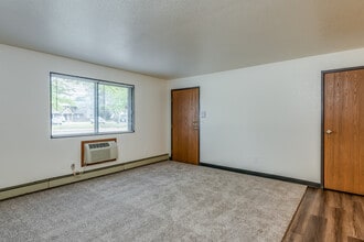 Fairway Apartments in Oshkosh, WI - Foto de edificio - Interior Photo