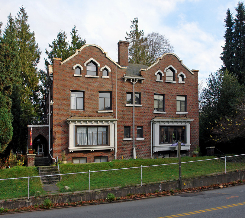 The Heatherfield in Seattle, WA - Building Photo