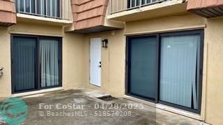 1440 N Lawnwood Cir in Fort Pierce, FL - Foto de edificio - Building Photo