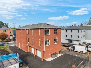 24 Garibaldi Ave in Newark, NJ - Building Photo - Building Photo