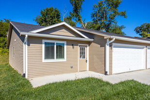 3 bedroom single story townhome for rent. in Marshalltown, IA - Building Photo