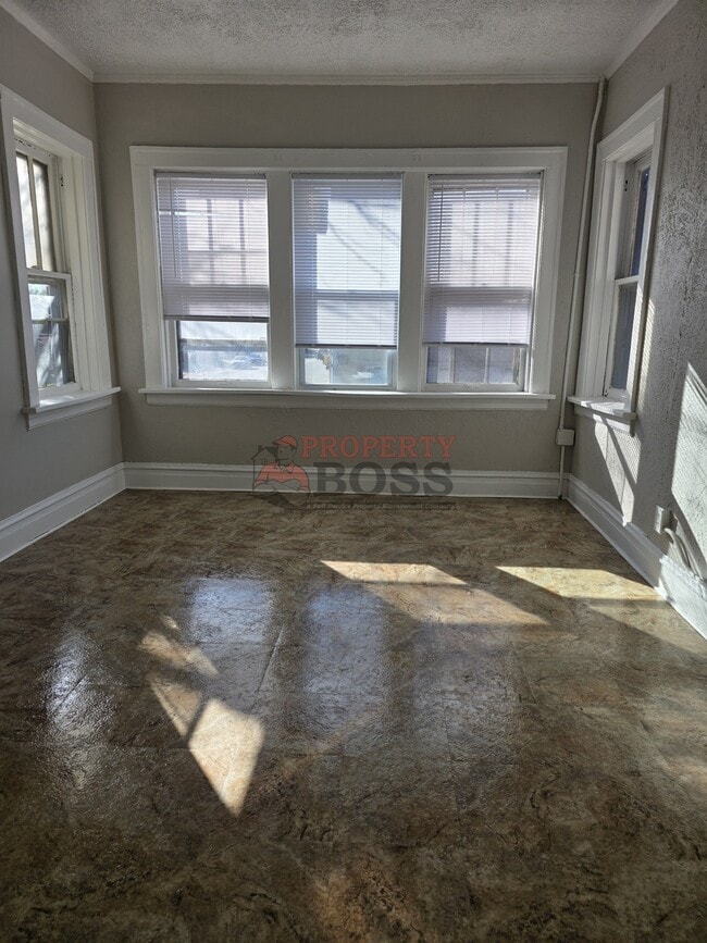 1086 Harrison Blvd in Gary, IN - Building Photo - Building Photo