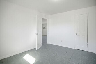 907 N 20th St in Fort Pierce, FL - Building Photo - Building Photo