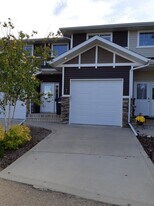 5301 Windward Pl in Sylvan Lake, AB - Building Photo
