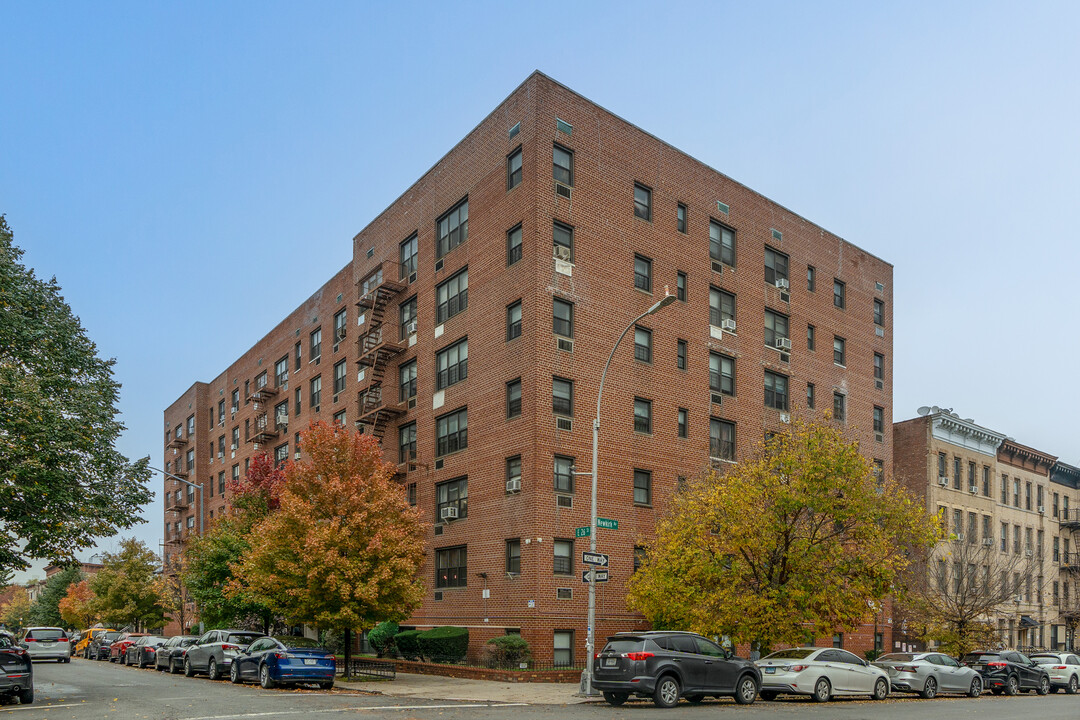 411 E 26th St in Brooklyn, NY - Building Photo