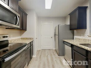 7007 Capeshaw in San Antonio, TX - Foto de edificio - Building Photo