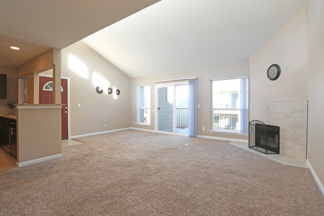 The Girard at Cherry Hills in Englewood, CO - Foto de edificio