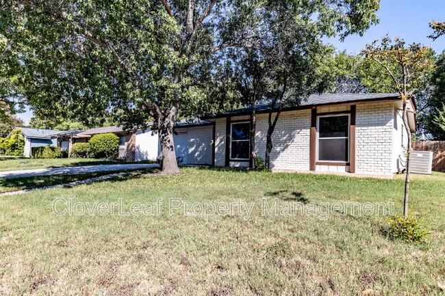 9423 Cliff Way St in San Antonio, TX - Building Photo - Building Photo