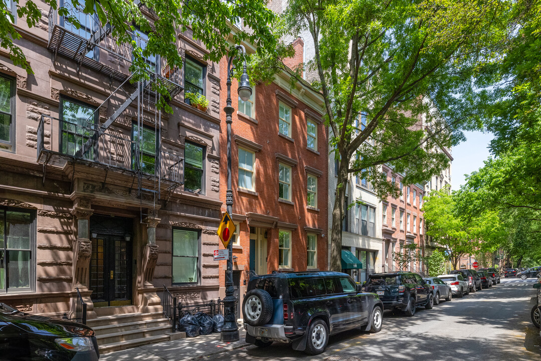 61 Bank St in New York, NY - Building Photo