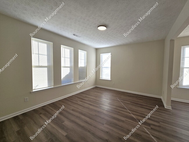 4593 Parkway Cir in College Park, GA - Building Photo - Building Photo