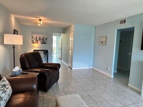 5095 Bay St NE in St. Petersburg, FL - Building Photo - Building Photo