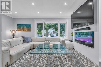 115 Ashbourne Dr in Toronto, ON - Building Photo - Building Photo