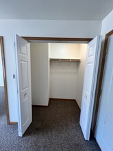 234 Quincy St, Unit Apartment 1 in Hancock, MI - Foto de edificio - Building Photo
