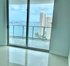 300 S Biscayne Blvd, Unit 0 in Miami, FL - Building Photo - Building Photo