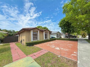 13735 SW 157th St in Miami, FL - Building Photo - Building Photo