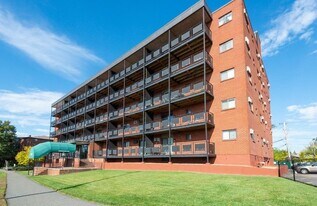 585 Revere Beach Pky in Revere, MA - Building Photo