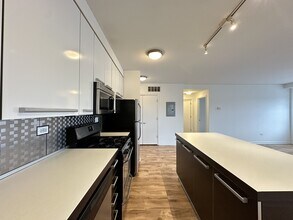 1544 W Glenlake Ave in Chicago, IL - Building Photo - Building Photo