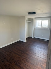 327 W Shaw St in Charlotte, MI - Foto de edificio - Building Photo