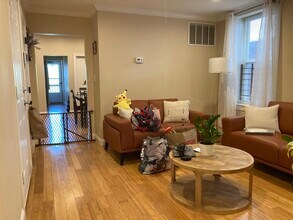 170 Pearl St, Unit apt 2 in Chelsea, MA - Foto de edificio - Building Photo