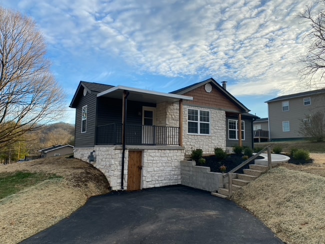 811 Ridgeview Dr