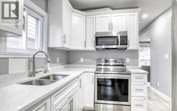 1141 Hall Ave in Windsor, ON - Building Photo - Building Photo