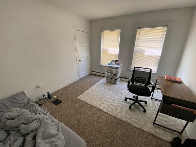 64 Murdock St, Unit 642 in Boston, MA - Foto de edificio - Building Photo