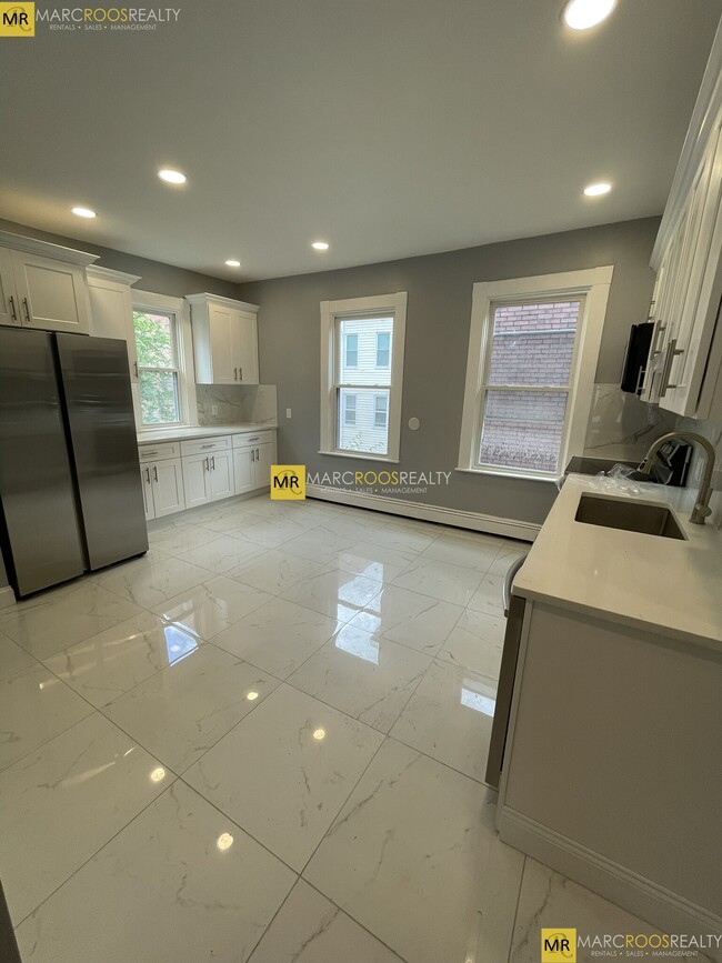 507 Green St, Unit 2 in Cambridge, MA - Building Photo - Building Photo